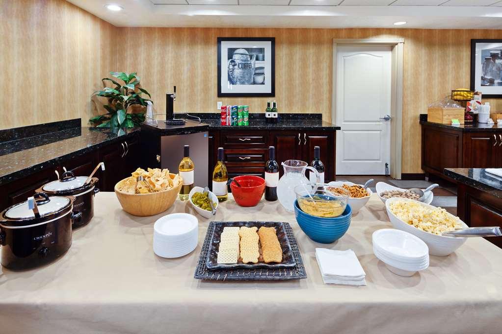 Hampton Inn & Suites Agoura Hills Restaurant photo